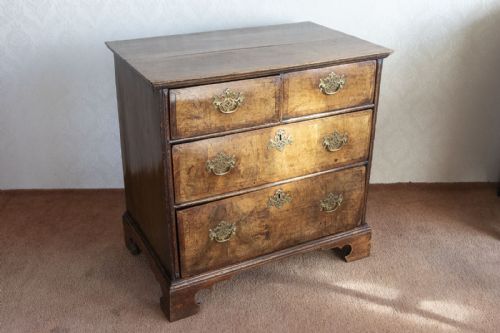 a george 1st dressing chest of small size in oak and walnut - CATEGORY: ANTIQUE CHEST OF DRAWERS - DATED GEORGIAN