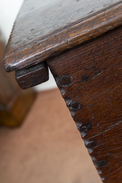 GOOD ENGLISH PLANK COFFER SWORD CHEST - ADDITIONAL PHOTO 3