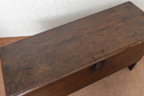 GOOD ENGLISH PLANK COFFER SWORD CHEST - ADDITIONAL PHOTO 6