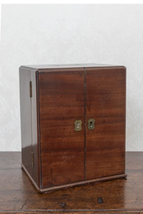 VETERINARY CABINET - ADDITIONAL PHOTO 3
