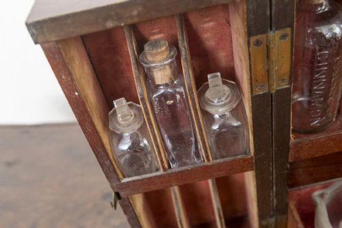 VETERINARY CABINET - ADDITIONAL PHOTO 6