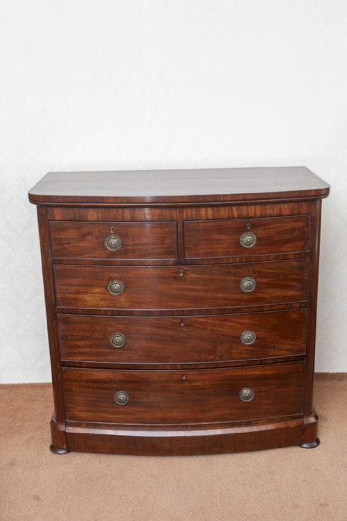 mahogany bow front dressing chest in fine original condition - CATEGORY: ANTIQUE CHEST OF DRAWERS - DATED 19TH CENTURY