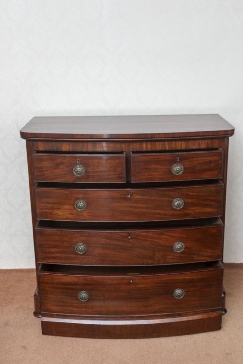 MAHOGANY BOW FRONT DRESSING CHEST IN FINE ORIGINAL CONDITION - ADDITIONAL PHOTO 2