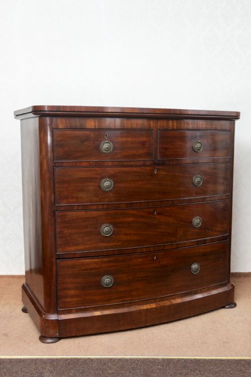 MAHOGANY BOW FRONT DRESSING CHEST IN FINE ORIGINAL CONDITION - ADDITIONAL PHOTO 3