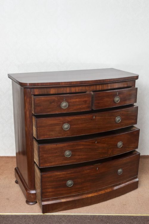 MAHOGANY BOW FRONT DRESSING CHEST IN FINE ORIGINAL CONDITION - ADDITIONAL PHOTO 5