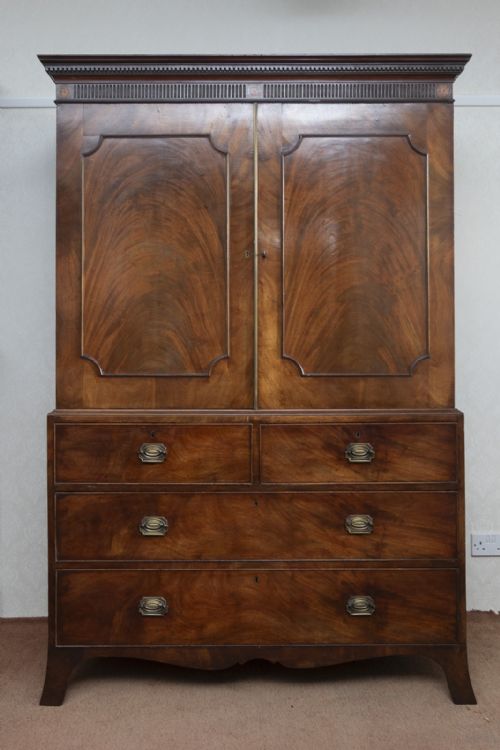 18TH CENTURY MAHOGANY PRESS CUPBOARD - ADDITIONAL PHOTO 2