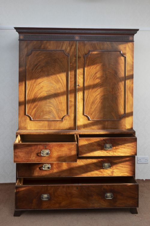 18TH CENTURY MAHOGANY PRESS CUPBOARD - ADDITIONAL PHOTO 4