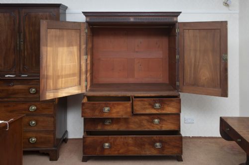 18TH CENTURY MAHOGANY PRESS CUPBOARD - ADDITIONAL PHOTO 5
