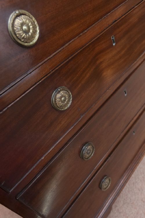A SMALL AND RARE 18TH CENTURY MAHOGANY DRESSING CHEST - ADDITIONAL PHOTO 6