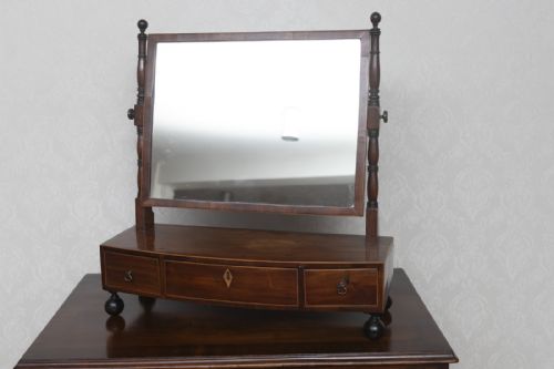 GEORGIAN BOW FRONT BOX MIRROR WITH THREE DRAWERS - ADDITIONAL PHOTO 5