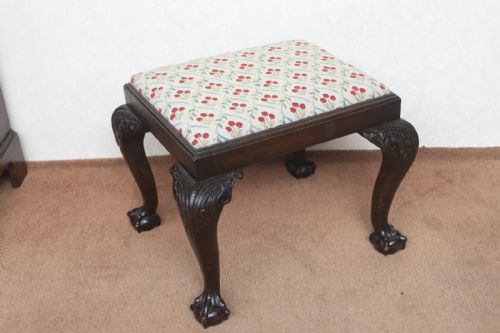 very sturdy late 18th century mahogany stool with cabriolet legs - CATEGORY: ANTIQUE STOOLS - DATED 1890
