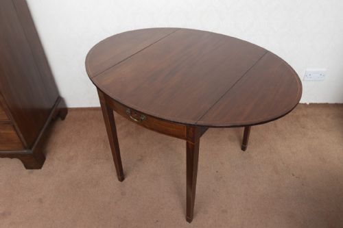 18TH CENTURY MAHOGANY PEMBROKE TABLE OF OVAL SHAPE - ADDITIONAL PHOTO 2