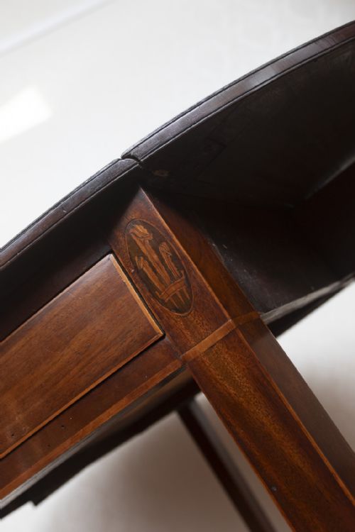18TH CENTURY MAHOGANY PEMBROKE TABLE OF OVAL SHAPE - ADDITIONAL PHOTO 4