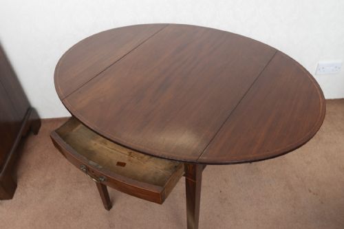 18TH CENTURY MAHOGANY PEMBROKE TABLE OF OVAL SHAPE - ADDITIONAL PHOTO 5