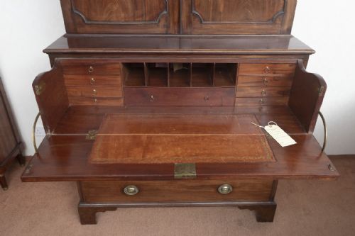 EXTREMELY FINE GEORGE III MAHOGANY SECRETAIRE BOOKCASE - ADDITIONAL PHOTO 2