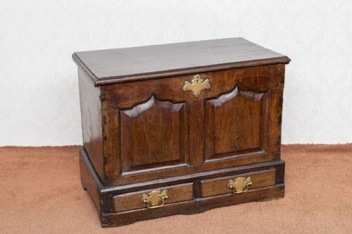 early 18th century oak welsh coffer bach - CATEGORY: ANTIQUE CABINETS - DATED 18TH CENTURY