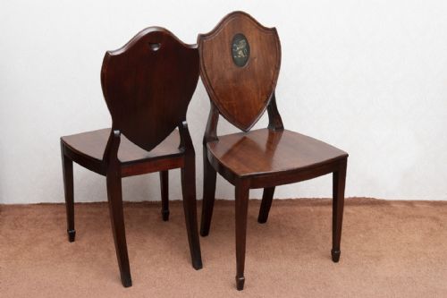 PAIR OF 18TH CENTURY SHIELDBACK MAHOGANY HALL CHAIRS - ADDITIONAL PHOTO 1