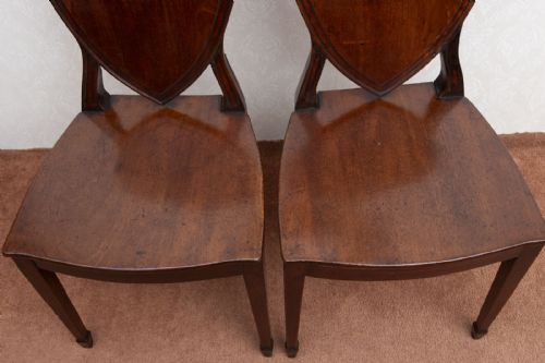 PAIR OF 18TH CENTURY SHIELDBACK MAHOGANY HALL CHAIRS - ADDITIONAL PHOTO 5