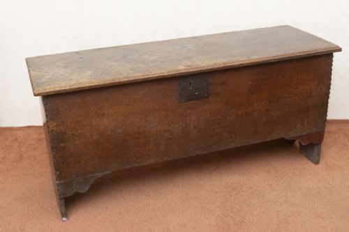 good early 18th century plank coffer in english oak - CATEGORY: ANTIQUE CHESTS - DATED 18TH CENTURY