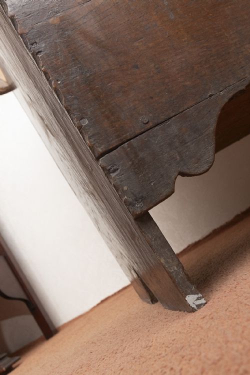 GOOD EARLY 18TH CENTURY PLANK COFFER IN ENGLISH OAK - ADDITIONAL PHOTO 8