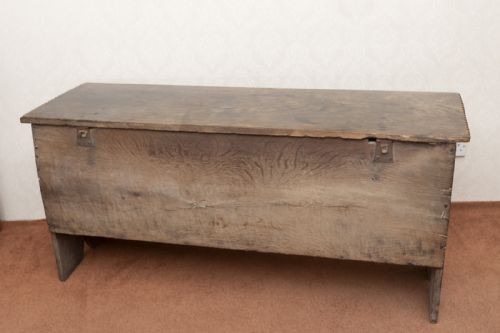 GOOD EARLY 18TH CENTURY PLANK COFFER IN ENGLISH OAK - ADDITIONAL PHOTO 11