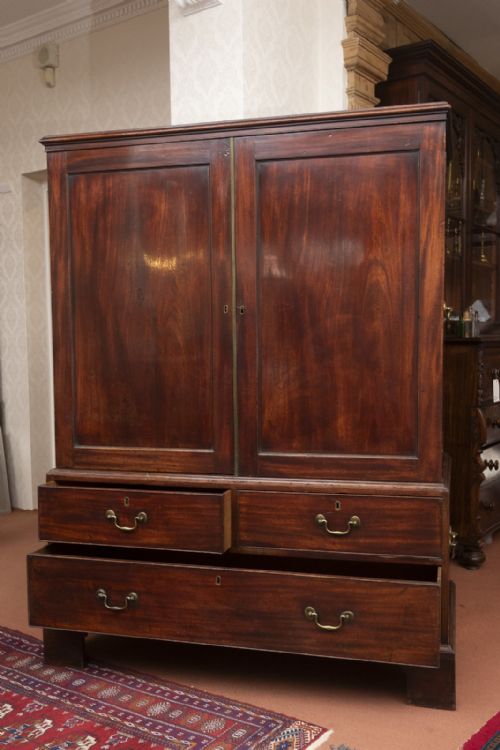 RARE 18TH CENTURY MAHOGANY PRESS CUPBOARD IN REMARKABLE CONDITION - ADDITIONAL PHOTO 1