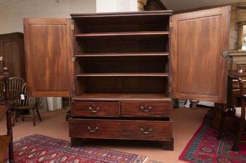 RARE 18TH CENTURY MAHOGANY PRESS CUPBOARD IN REMARKABLE CONDITION - ADDITIONAL PHOTO 3