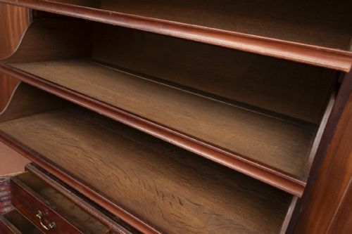 RARE 18TH CENTURY MAHOGANY PRESS CUPBOARD IN REMARKABLE CONDITION - ADDITIONAL PHOTO 5