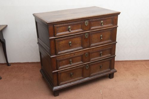 LATE JACOBEAN OAK CHEST IN AMAZING ORIGINAL CONDITION - ADDITIONAL PHOTO 1
