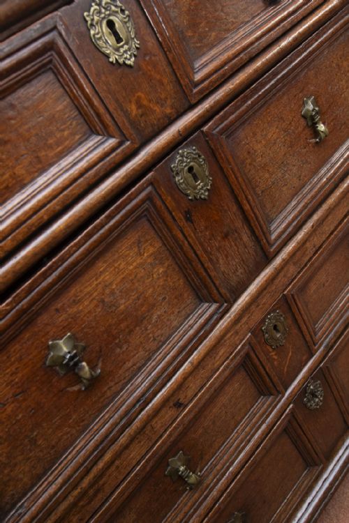 LATE JACOBEAN OAK CHEST IN AMAZING ORIGINAL CONDITION - ADDITIONAL PHOTO 3