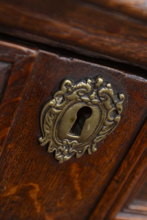 LATE JACOBEAN OAK CHEST IN AMAZING ORIGINAL CONDITION - ADDITIONAL PHOTO 4