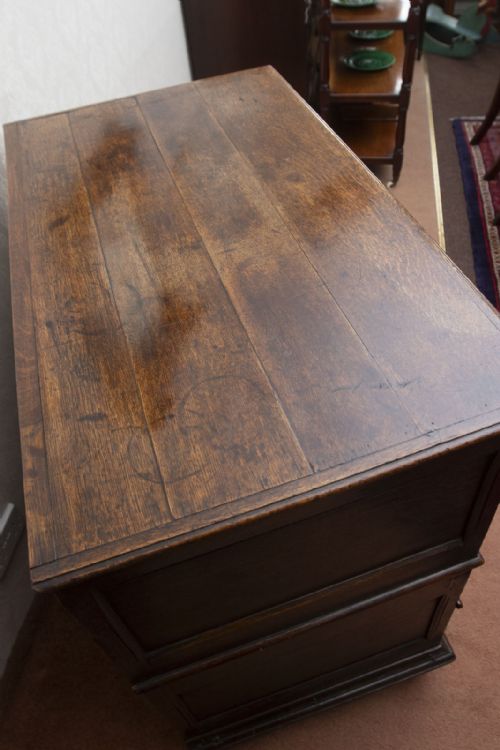 LATE JACOBEAN OAK CHEST IN AMAZING ORIGINAL CONDITION - ADDITIONAL PHOTO 7