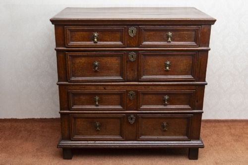 LATE JACOBEAN OAK CHEST IN AMAZING ORIGINAL CONDITION - ADDITIONAL PHOTO 9