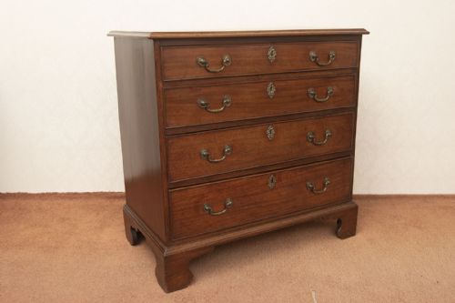 george iii mahogany dressing chest of small size - CATEGORY: ANTIQUE CHEST OF DRAWERS - DATED 18TH CENTURY