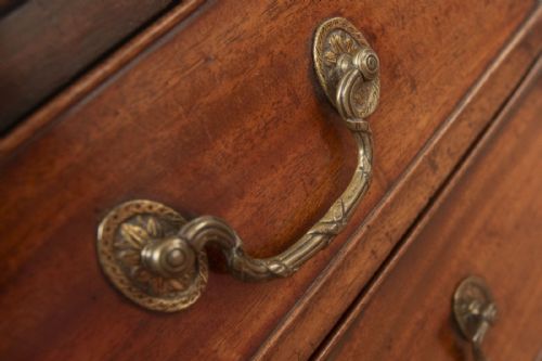 GEORGE III MAHOGANY DRESSING CHEST OF SMALL SIZE - ADDITIONAL PHOTO 8