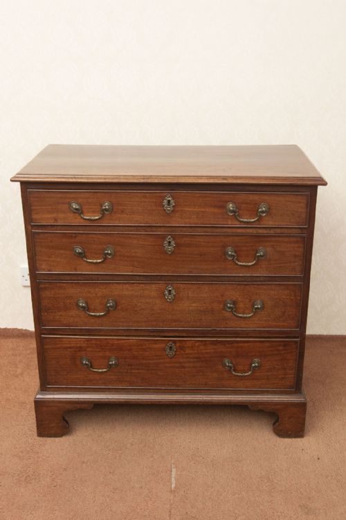 GEORGE III MAHOGANY DRESSING CHEST OF SMALL SIZE - ADDITIONAL PHOTO 9