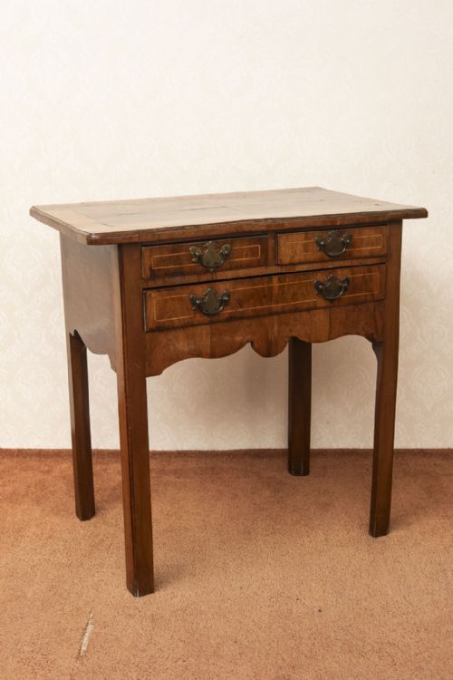 george iii walnut low boy with three dawers - CATEGORY: ANTIQUE FURNITURE - DATED 18TH CENTURY