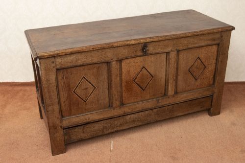 oak coffer or mule chest with inlaid panels - CATEGORY: ANTIQUE CHESTS - DATED 1700