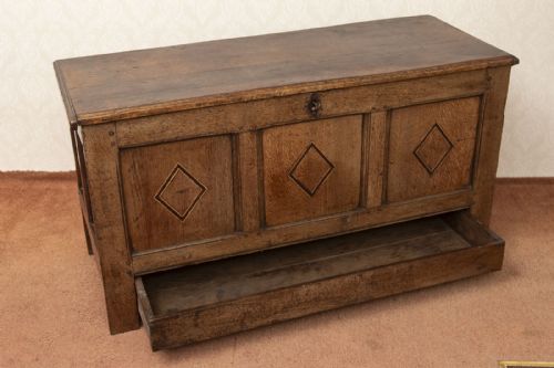 OAK COFFER OR MULE CHEST WITH INLAID PANELS - ADDITIONAL PHOTO 2