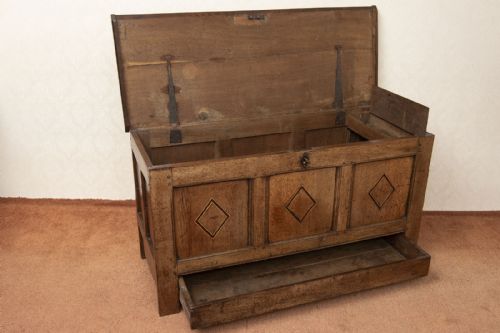 OAK COFFER OR MULE CHEST WITH INLAID PANELS - ADDITIONAL PHOTO 4