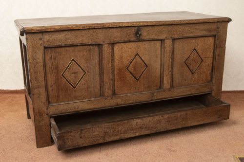 OAK COFFER OR MULE CHEST WITH INLAID PANELS - ADDITIONAL PHOTO 5