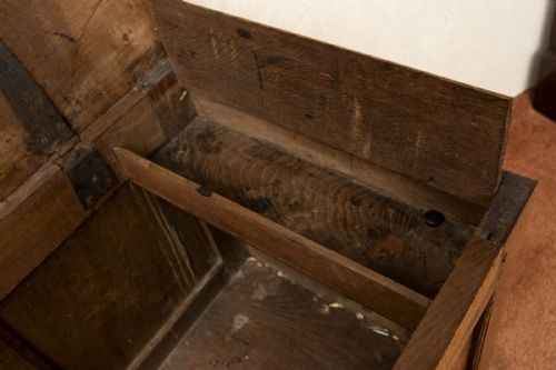 OAK COFFER OR MULE CHEST WITH INLAID PANELS - ADDITIONAL PHOTO 7