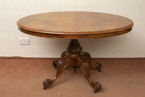 victorian oval loo table in burr walnut - CATEGORY: ANTIQUE TABLES - DATED 19TH CENTURY