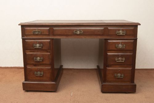 LATE NINETEENTH CENTURY OAK TWIN PEDASTAL DESK - ADDITIONAL PHOTO 1