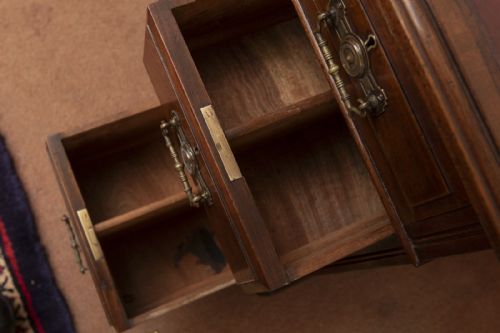 LATE NINETEENTH CENTURY OAK TWIN PEDASTAL DESK - ADDITIONAL PHOTO 2