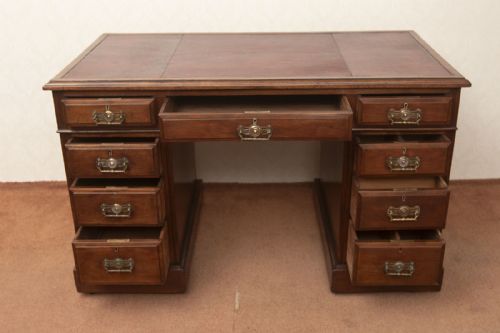 LATE NINETEENTH CENTURY OAK TWIN PEDASTAL DESK - ADDITIONAL PHOTO 3