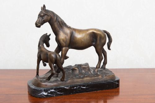 VERY ATTRACTIVE BRONZE STATUE ON A MARBLE BASE - ADDITIONAL PHOTO 1