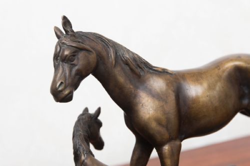 VERY ATTRACTIVE BRONZE STATUE ON A MARBLE BASE - ADDITIONAL PHOTO 3