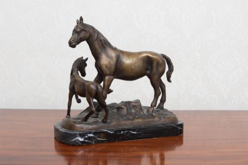 VERY ATTRACTIVE BRONZE STATUE ON A MARBLE BASE - ADDITIONAL PHOTO 4
