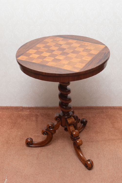 fine quality rosewood circular games table - CATEGORY: ANTIQUE TABLES - DATED 19TH CENTURY